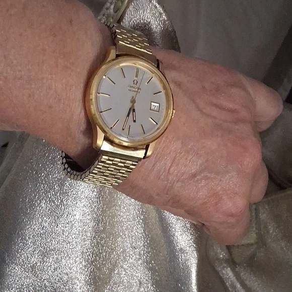 Omega Gold Quartz Watch - Picture 11 of 15